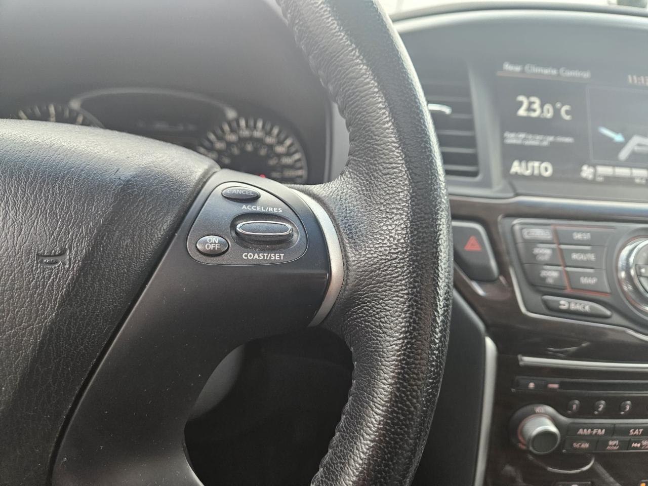 2015 Nissan Pathfinder SV Photo