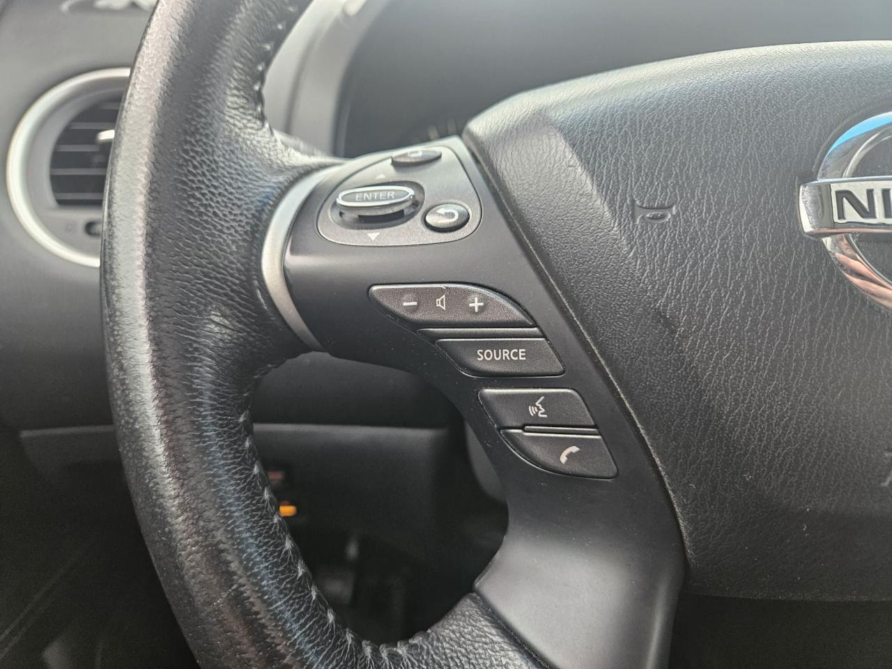 2015 Nissan Pathfinder SV Photo