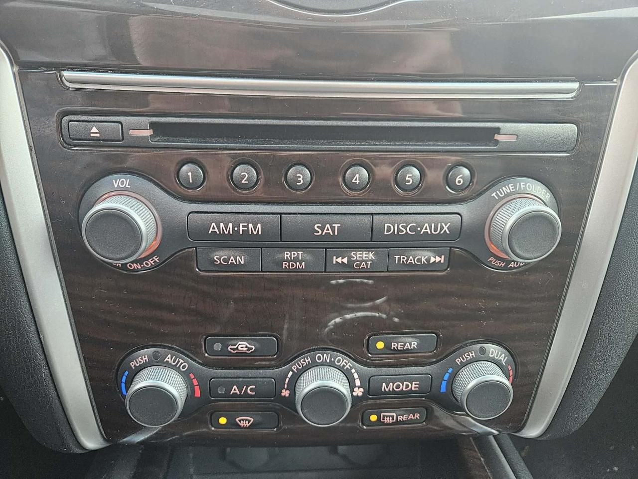 2015 Nissan Pathfinder SV Photo