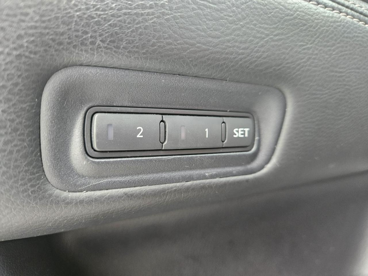 2015 Nissan Pathfinder SV Photo