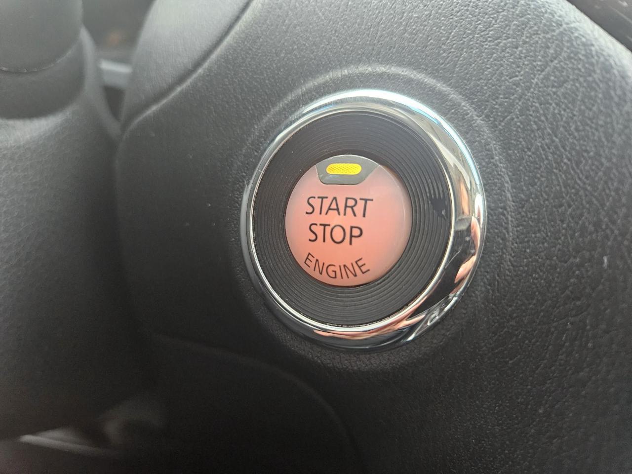 2015 Nissan Pathfinder SV Photo