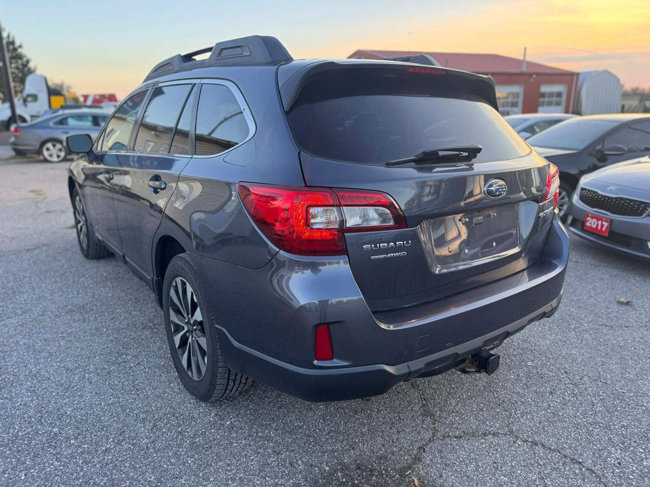 2016 Subaru Outback 2.5i w/Limited Pkg Photo4