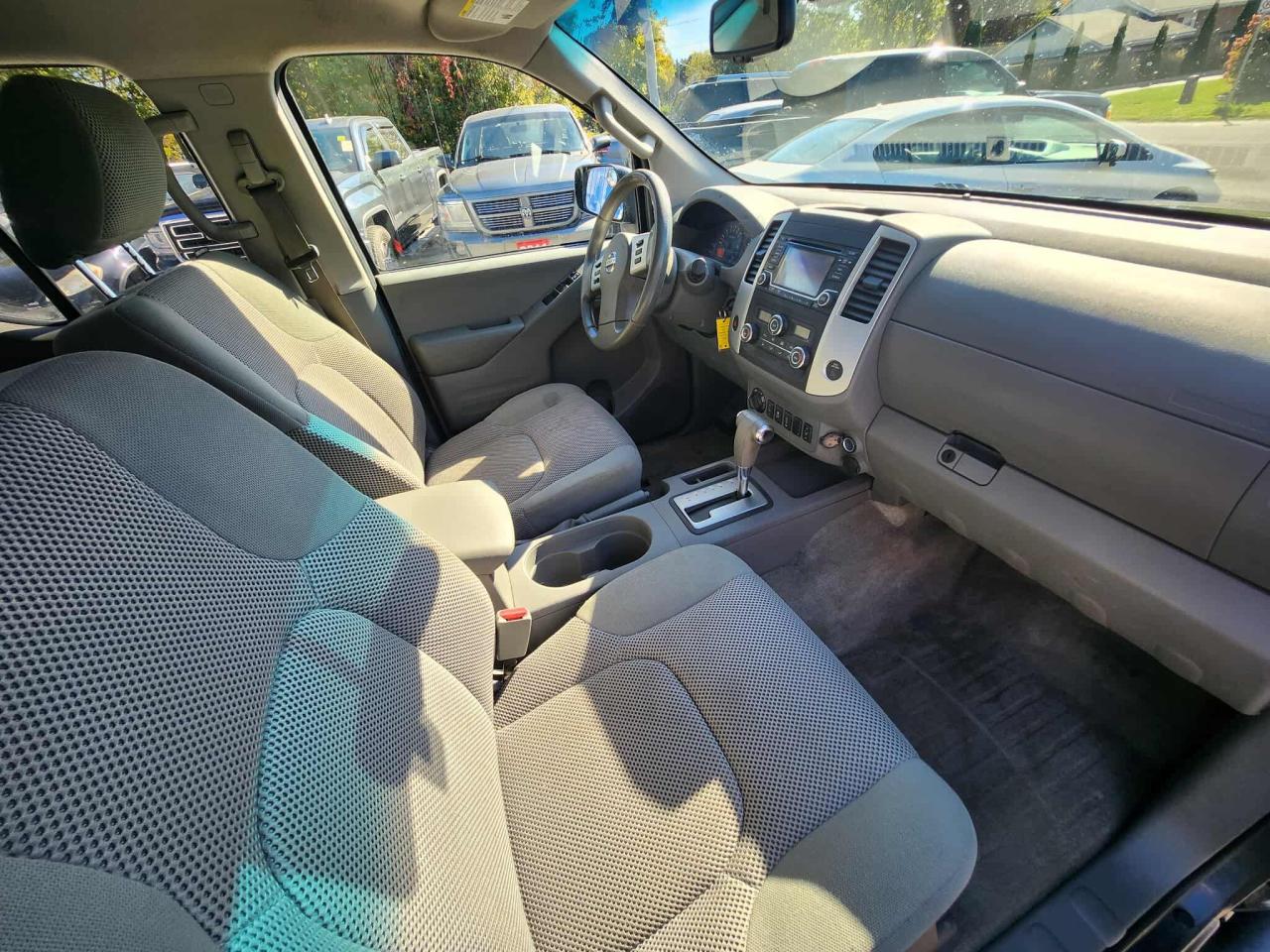 2015 Nissan Frontier SV - Photo #11