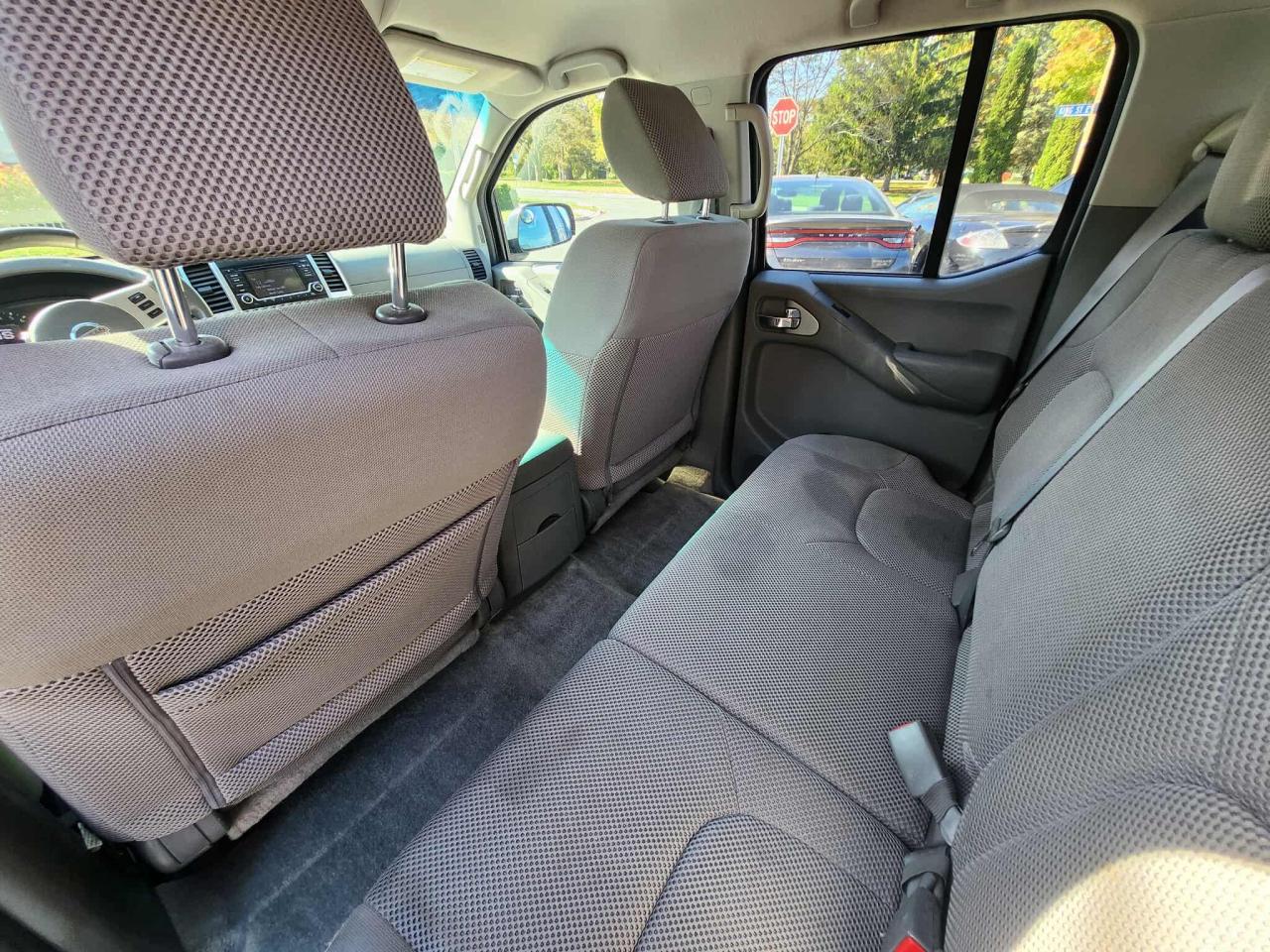 2015 Nissan Frontier SV - Photo #9