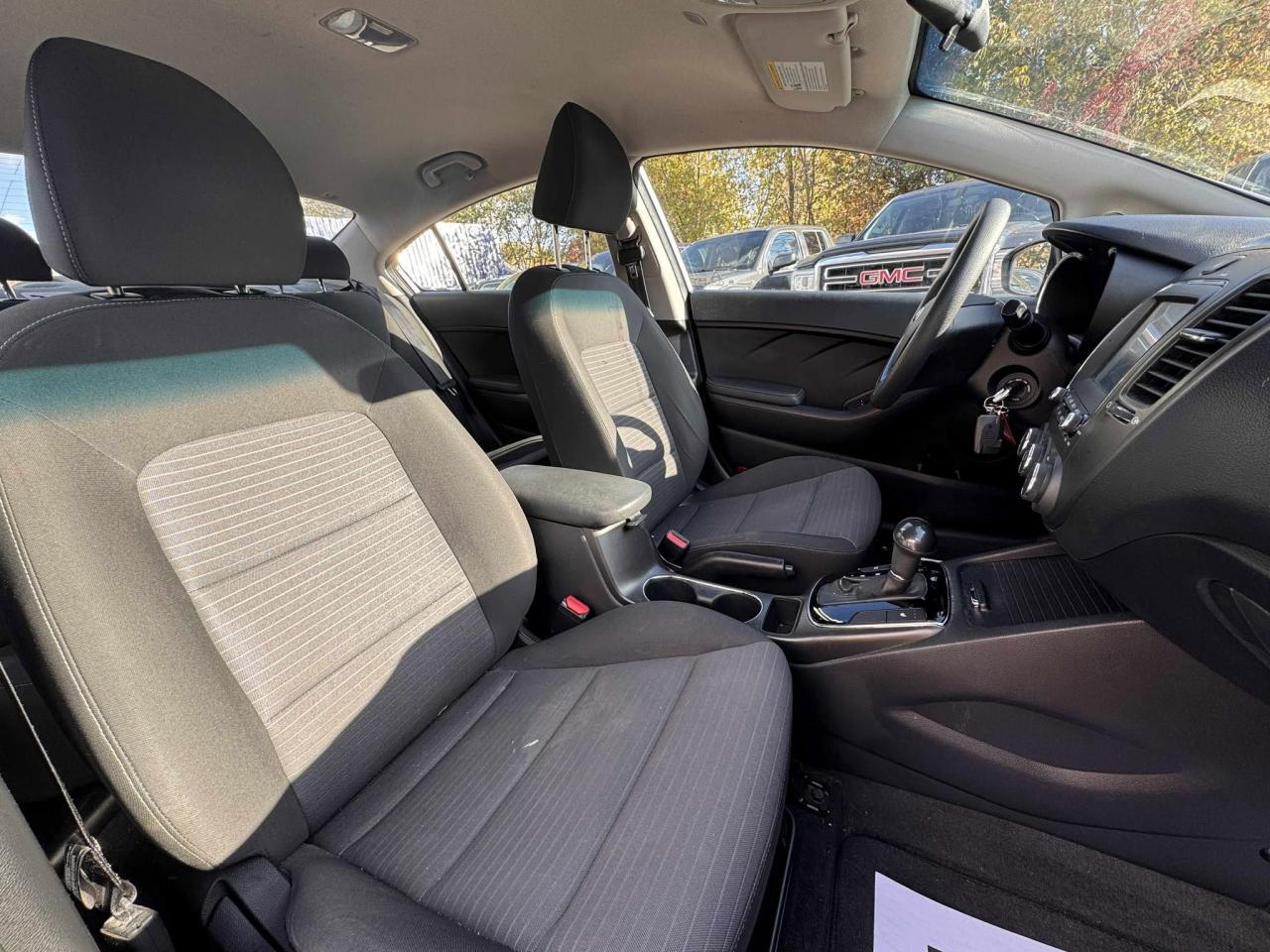 2017 Kia Forte LX - Photo #9