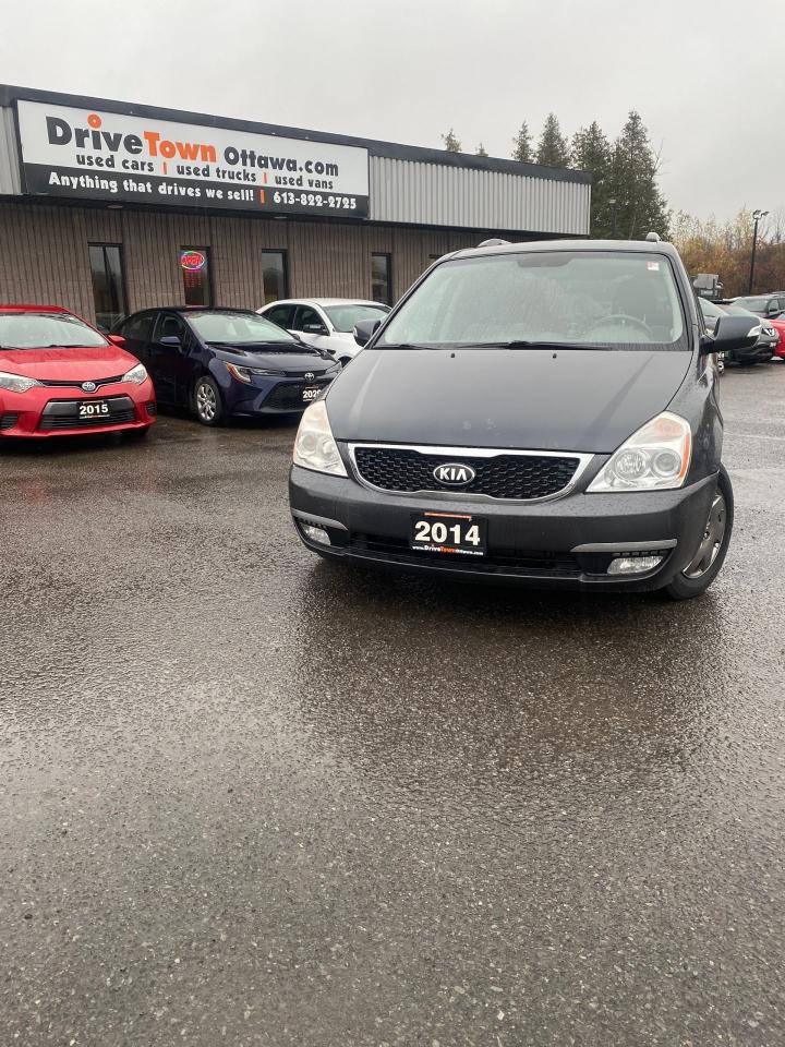 2014 Kia Sedona LX - Photo #2