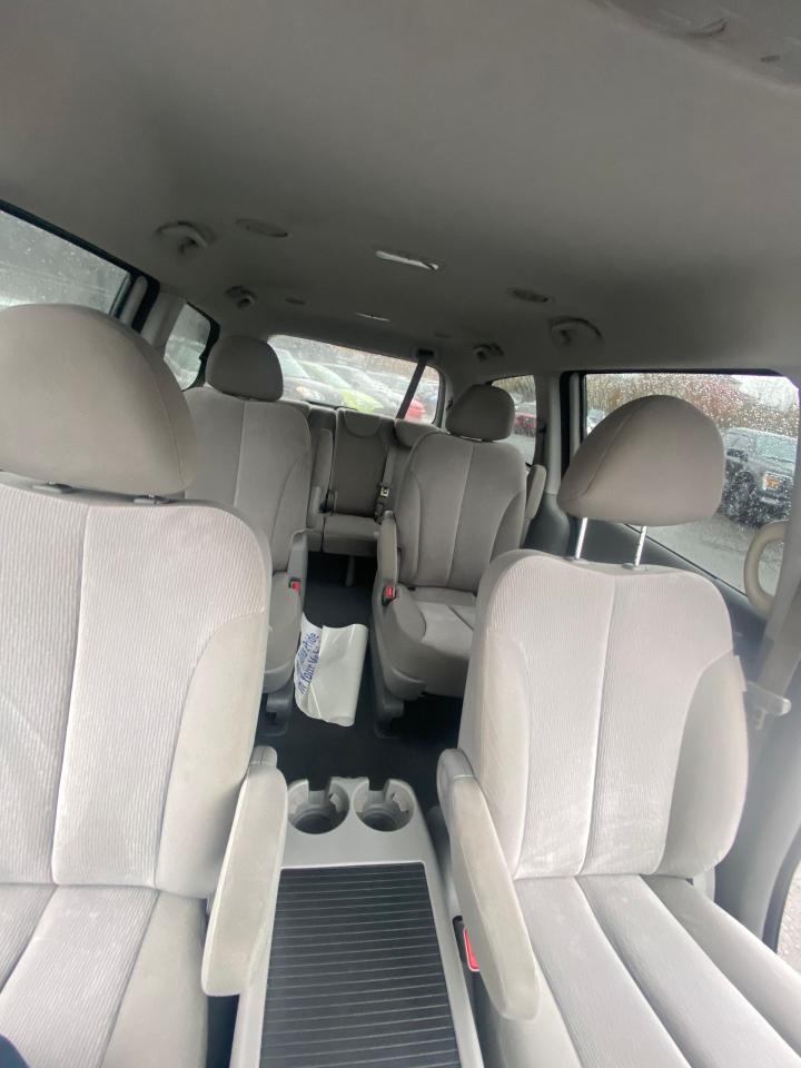 2014 Kia Sedona LX - Photo #9
