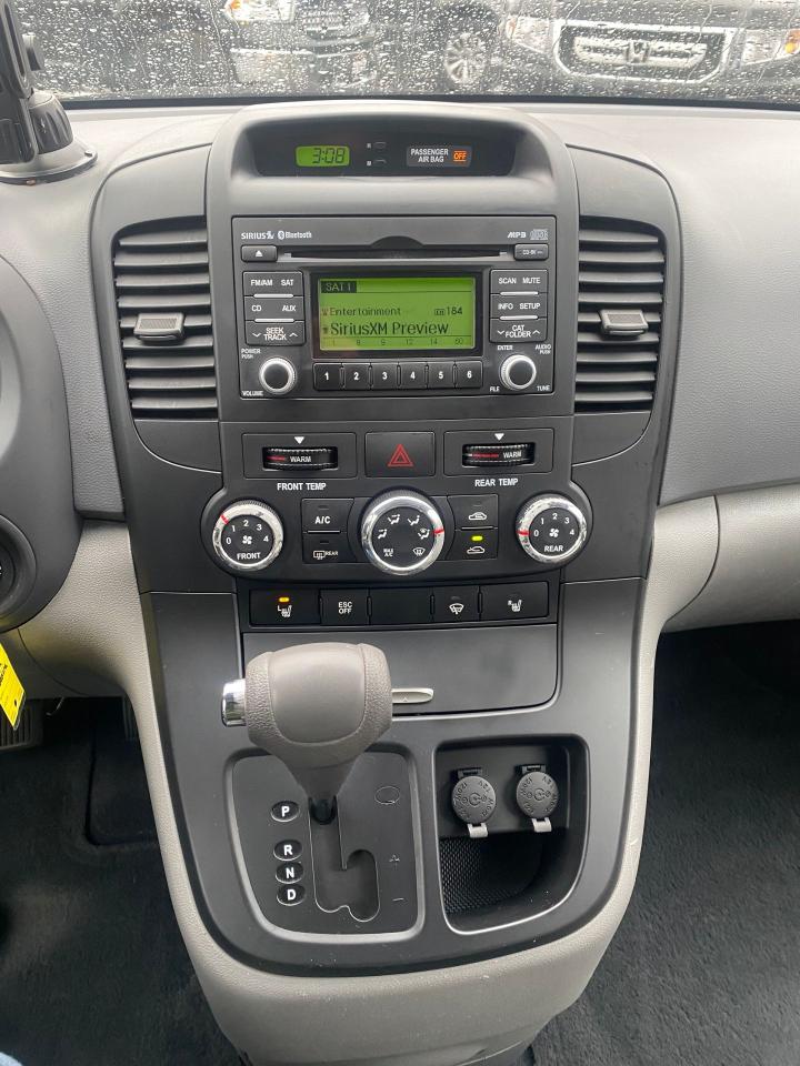 2014 Kia Sedona LX - Photo #10