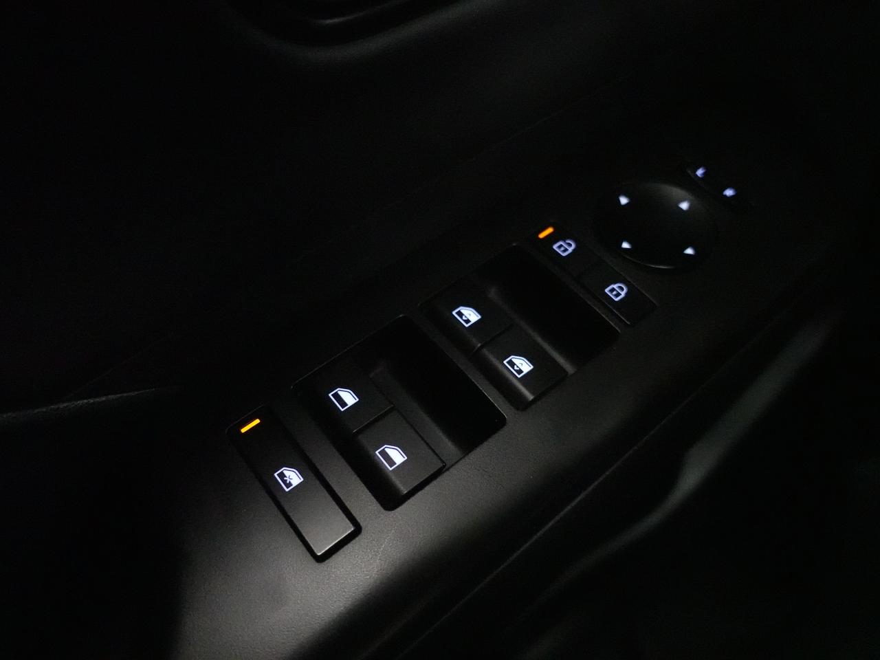 2024 Hyundai KONA PREFERRED | Trend Pkg | AWD | Leather | Pano roof Photo