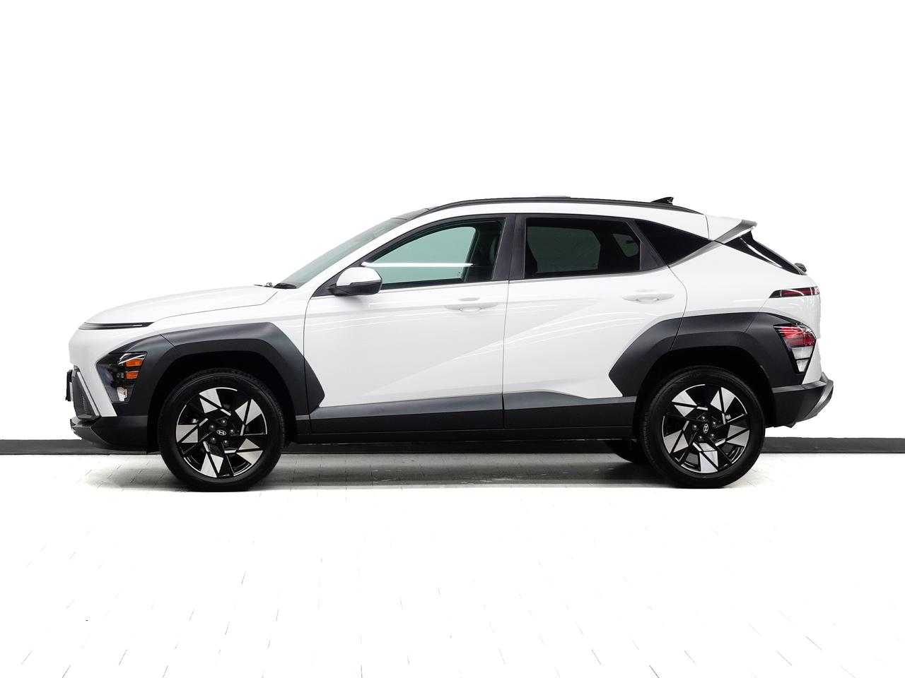 2024 Hyundai KONA PREFERRED | Trend Pkg | AWD | Leather | Pano roof Photo