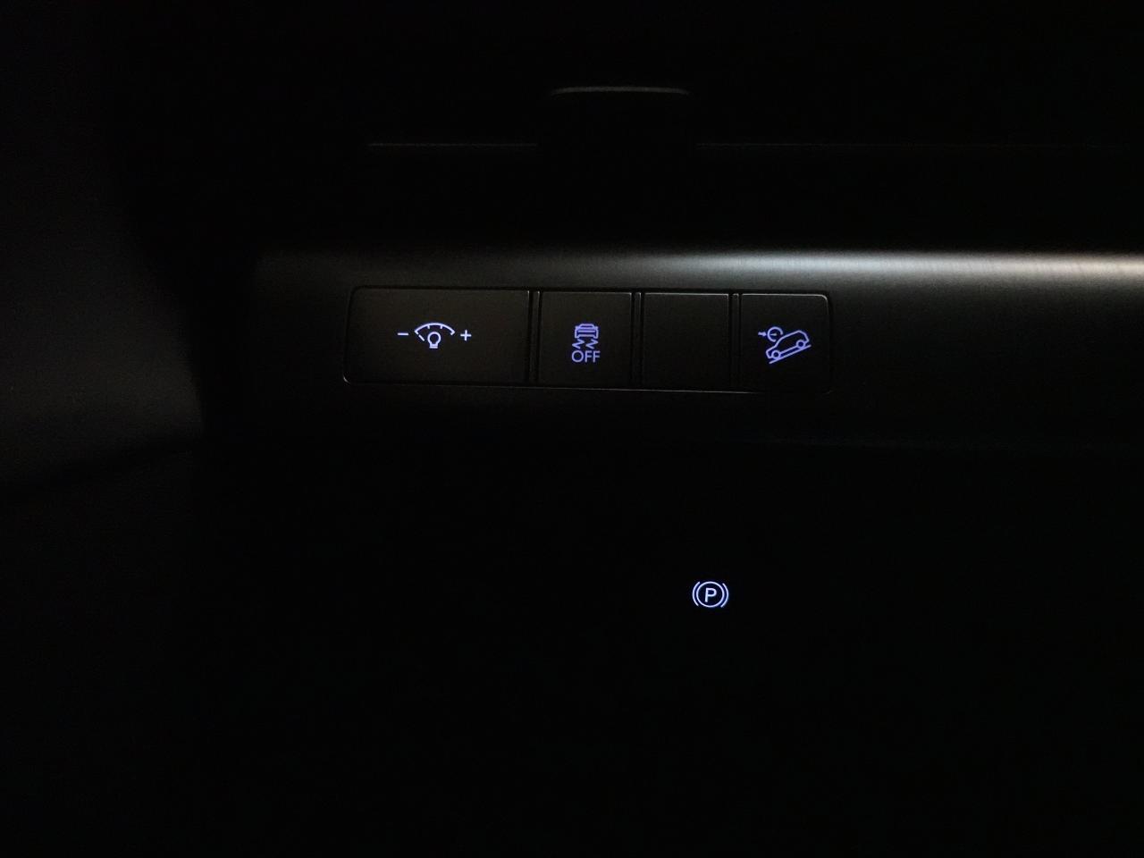 2024 Hyundai KONA PREFERRED | Trend Pkg | AWD | Leather | Pano roof Photo