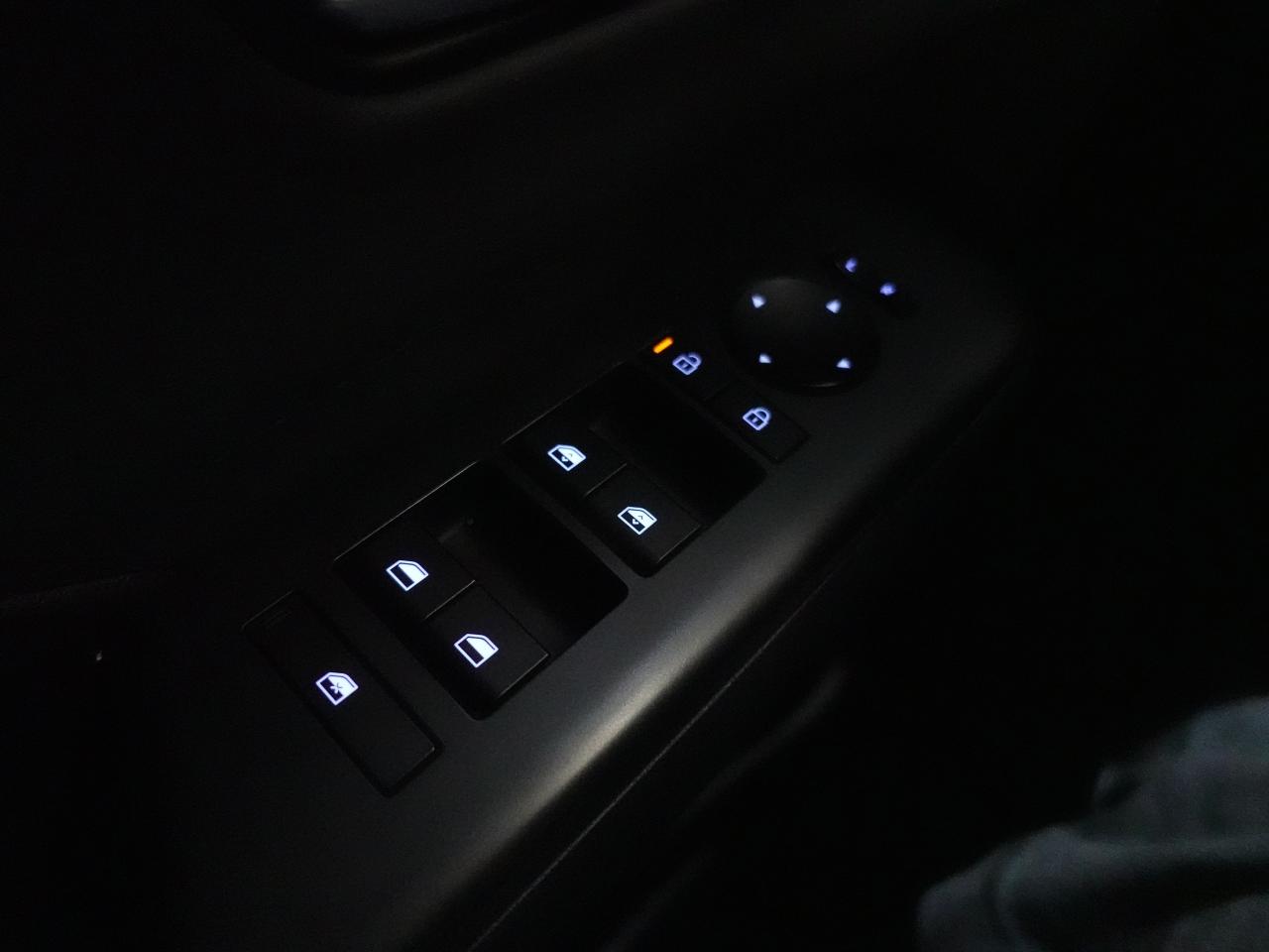 2024 Hyundai KONA PREFERRED | Trend Pkg | AWD | Leather | Pano roof Photo