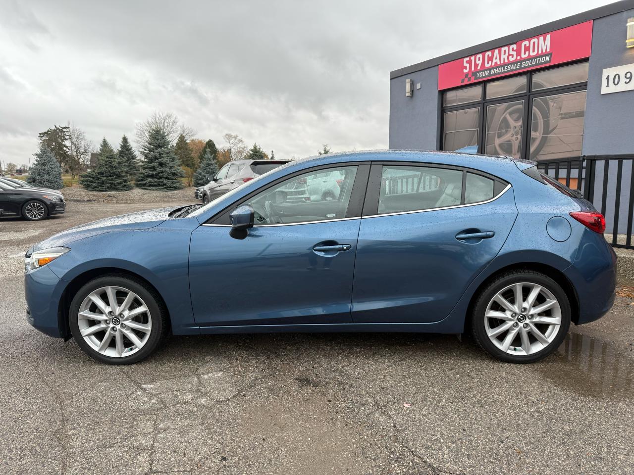 2017 Mazda MAZDA3 GT | Navigation | Backup Camera | Sunroof - Photo #2