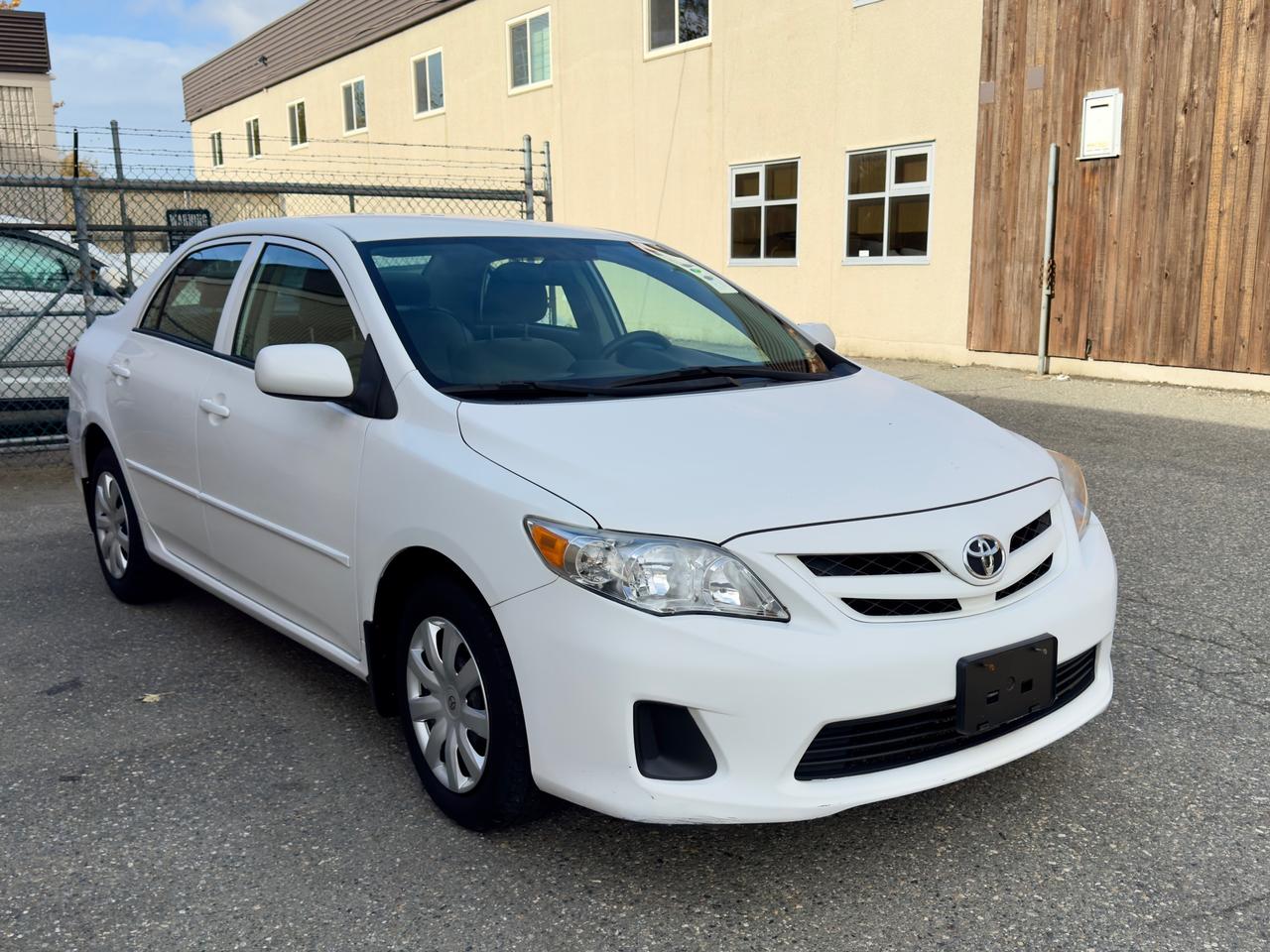 2013 Toyota Corolla FINANCING AVAILABLE Photo3