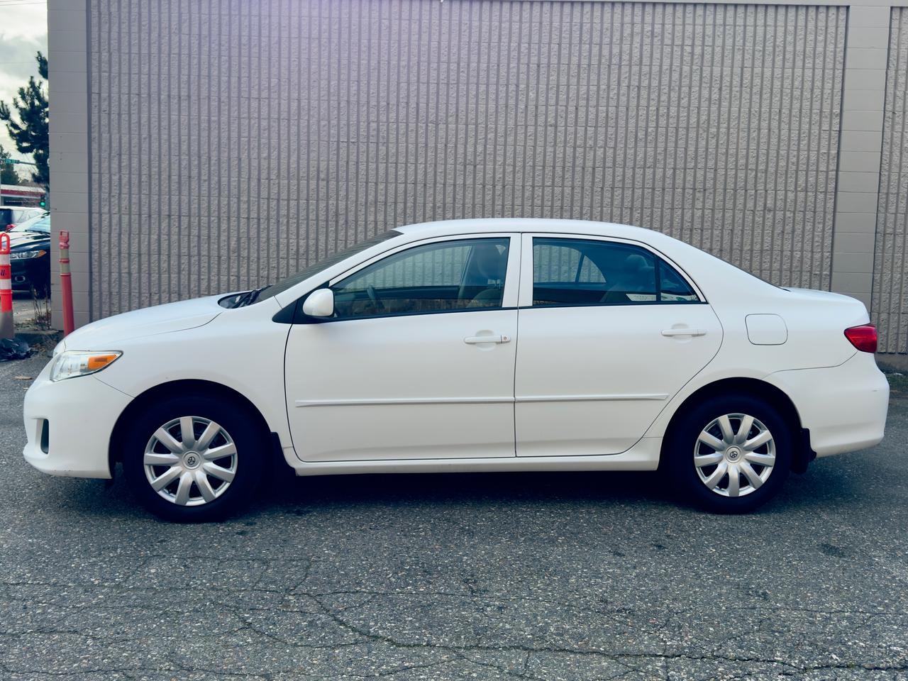 2013 Toyota Corolla FINANCING AVAILABLE Photo8