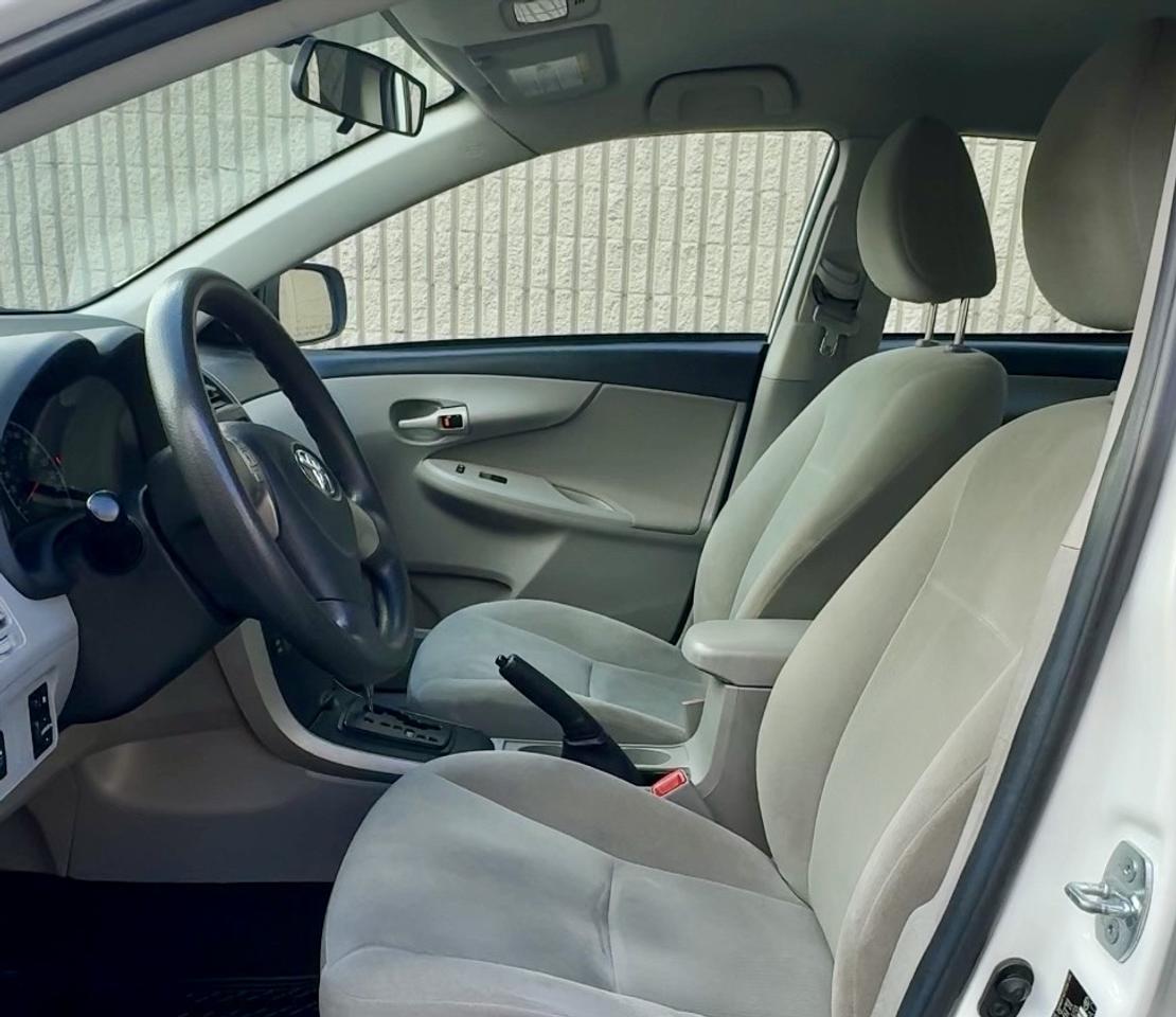 2013 Toyota Corolla FINANCING AVAILABLE Photo9
