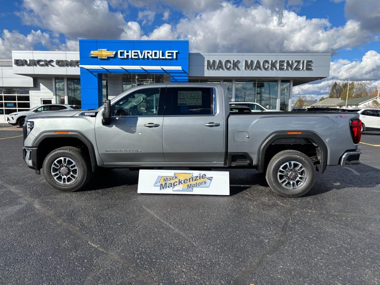 2026 GMC Sierra 2500 HD 2026 GMC Sierra 2500HD SLE Crew Cab 4WD Photo