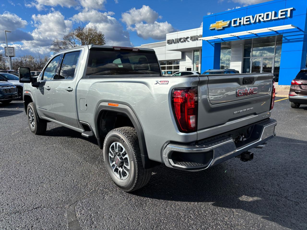 2026 GMC Sierra 2500 HD 2026 GMC Sierra 2500HD SLE Crew Cab 4WD Photo