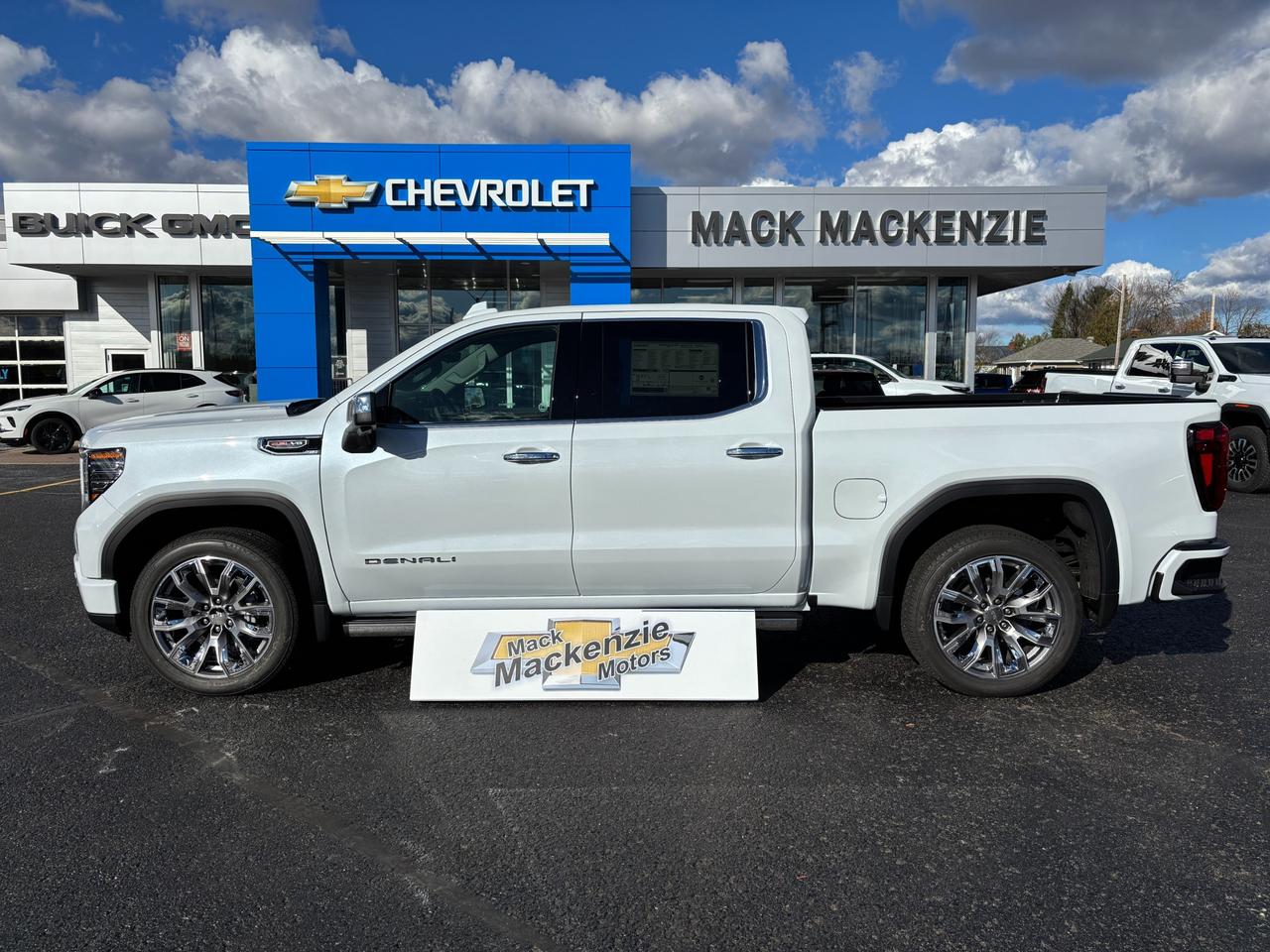 2026 GMC Sierra 1500 2026 GMC Sierra Denali 4WD Photo3
