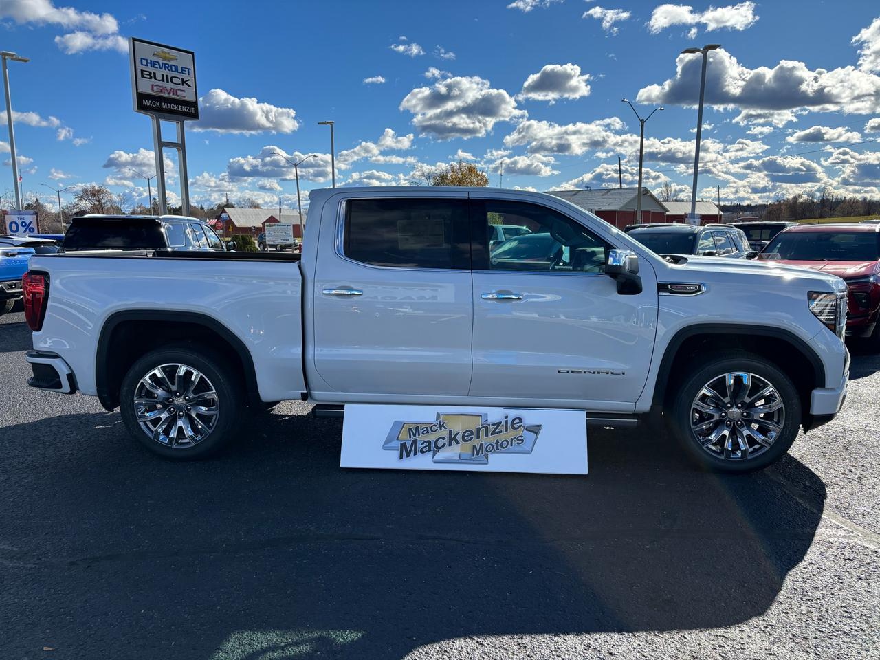 2026 GMC Sierra 1500 2026 GMC Sierra Denali 4WD Photo5