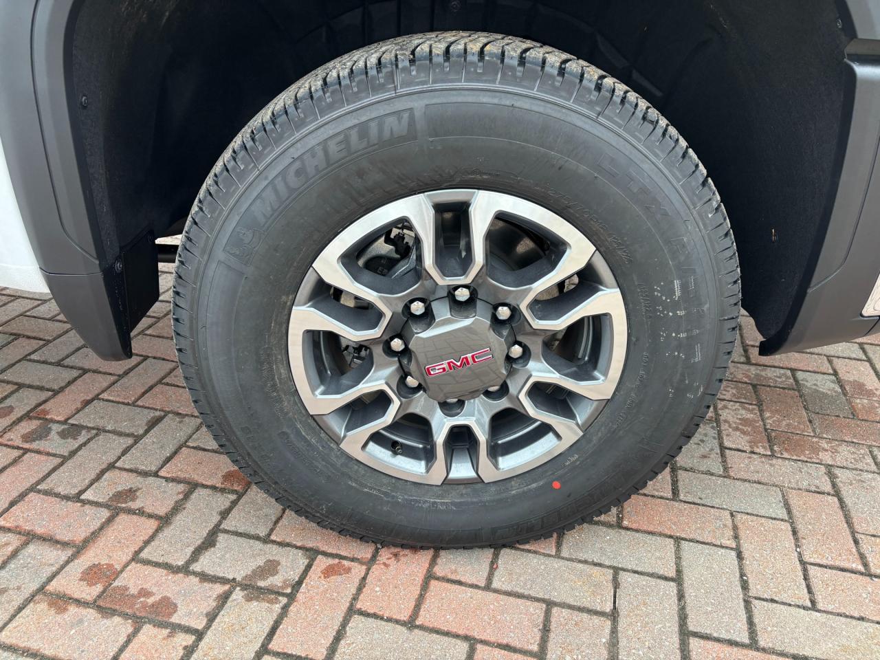 2026 GMC Sierra 3500 HD 2026 GMC Sierra 3500HD Pro Regular Cab 4WD Photo