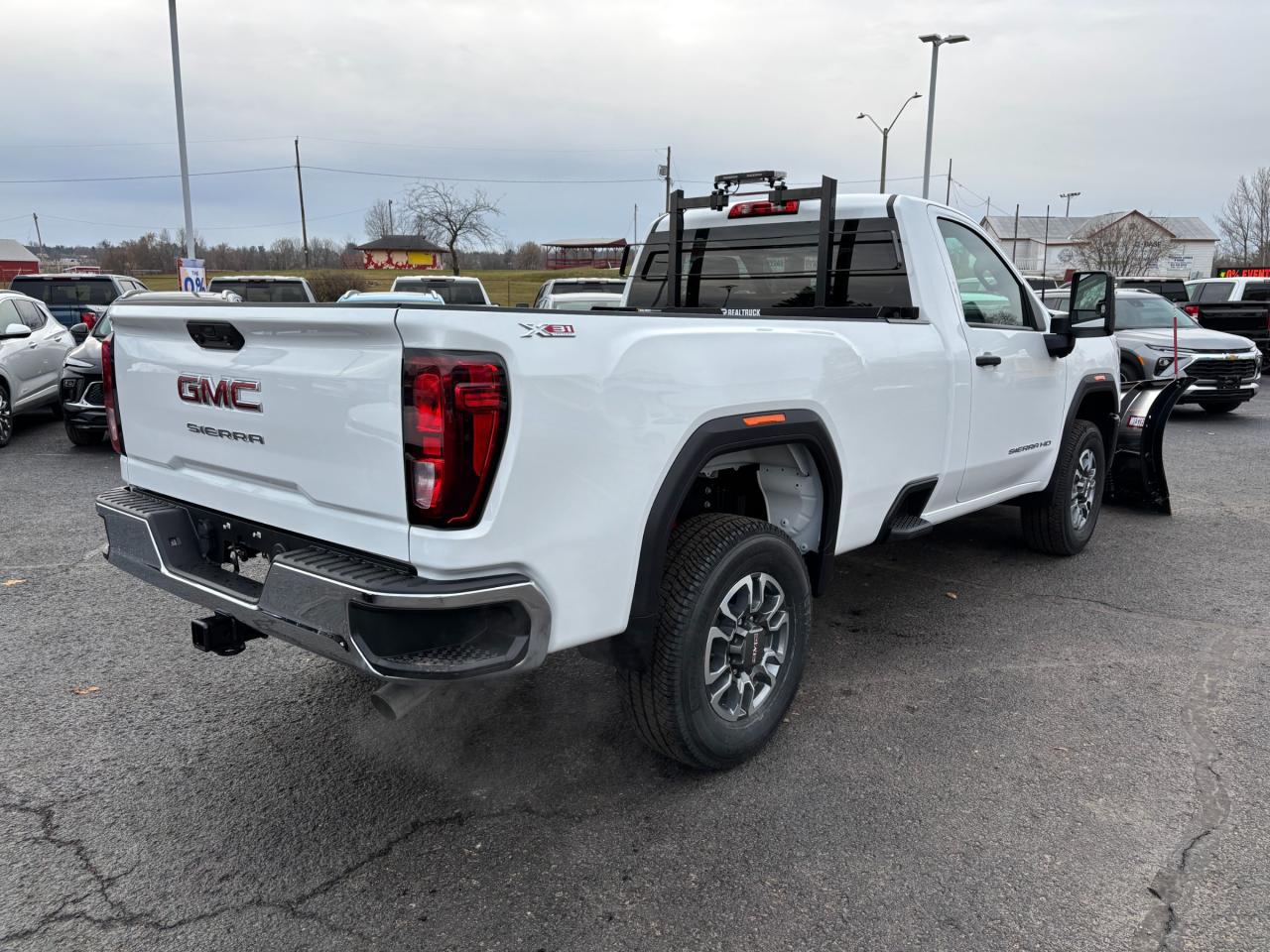 2026 GMC Sierra 3500 HD 2026 GMC Sierra 3500HD Pro Regular Cab 4WD Photo