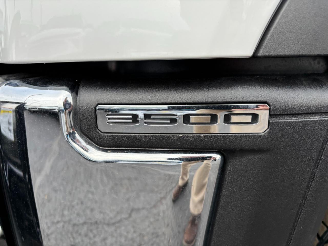 2026 GMC Sierra 3500 HD 2026 GMC Sierra 3500HD Pro Regular Cab 4WD Photo