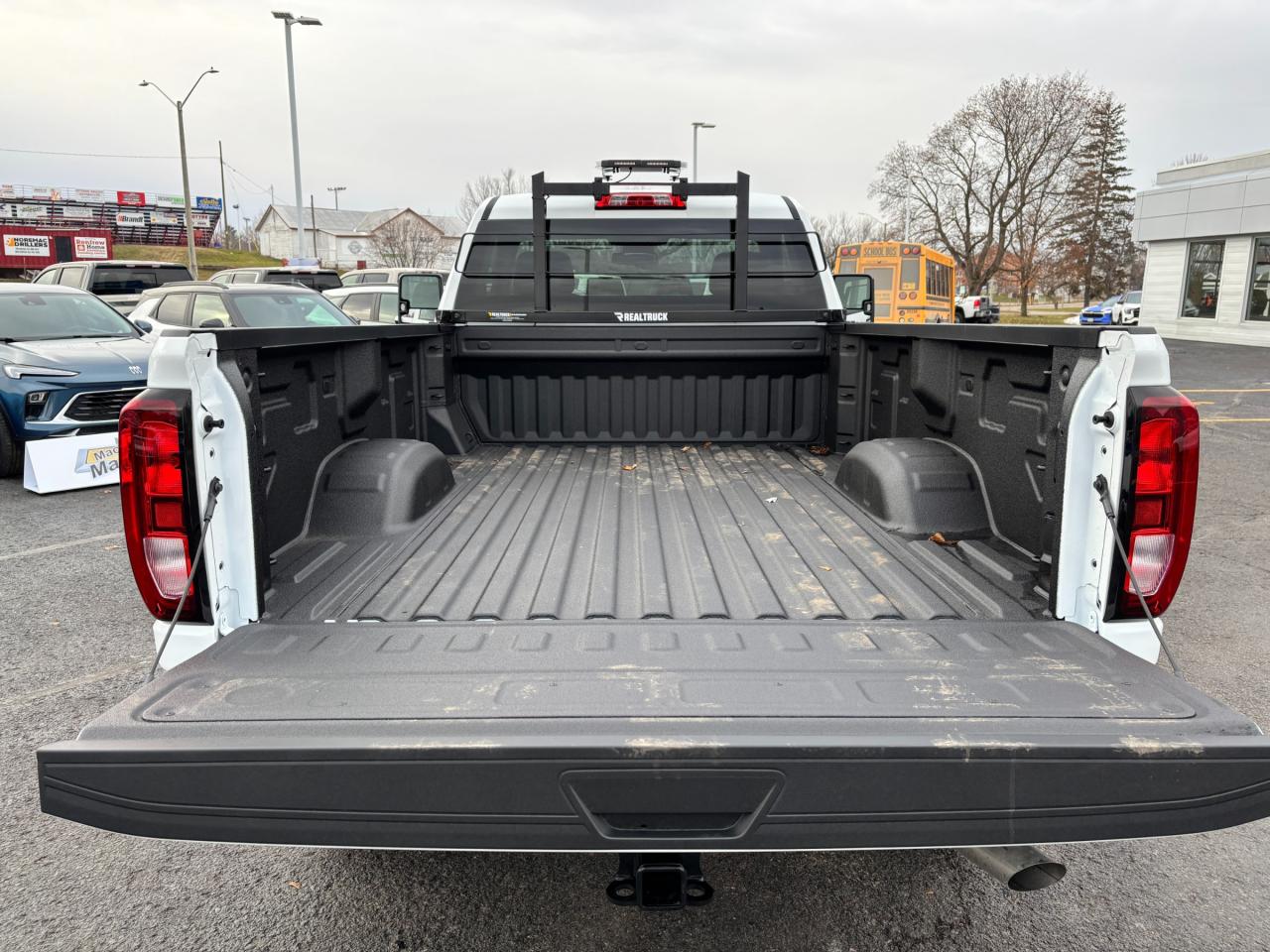 2026 GMC Sierra 3500 HD 2026 GMC Sierra 3500HD Pro Regular Cab 4WD Photo