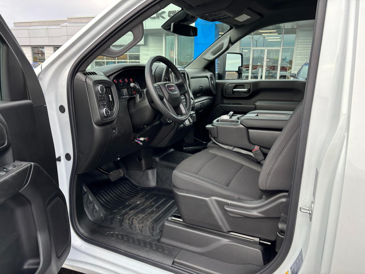 2026 GMC Sierra 3500 HD 2026 GMC Sierra 3500HD Pro Regular Cab 4WD Photo