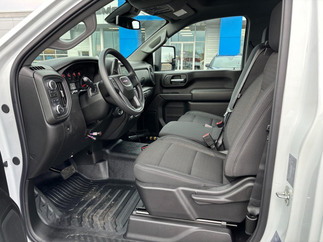 2026 GMC Sierra 3500 HD 2026 GMC Sierra 3500HD Pro Regular Cab 4WD Photo