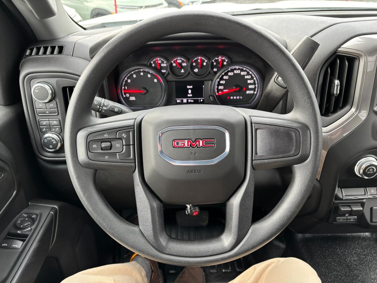 2026 GMC Sierra 3500 HD 2026 GMC Sierra 3500HD Pro Regular Cab 4WD Photo