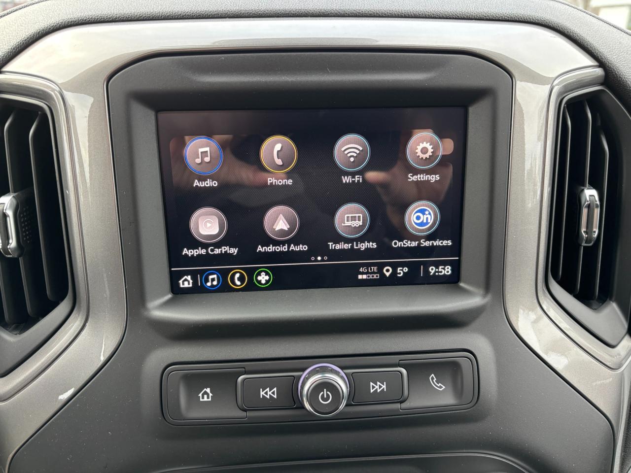 2026 GMC Sierra 3500 HD 2026 GMC Sierra 3500HD Pro Regular Cab 4WD Photo