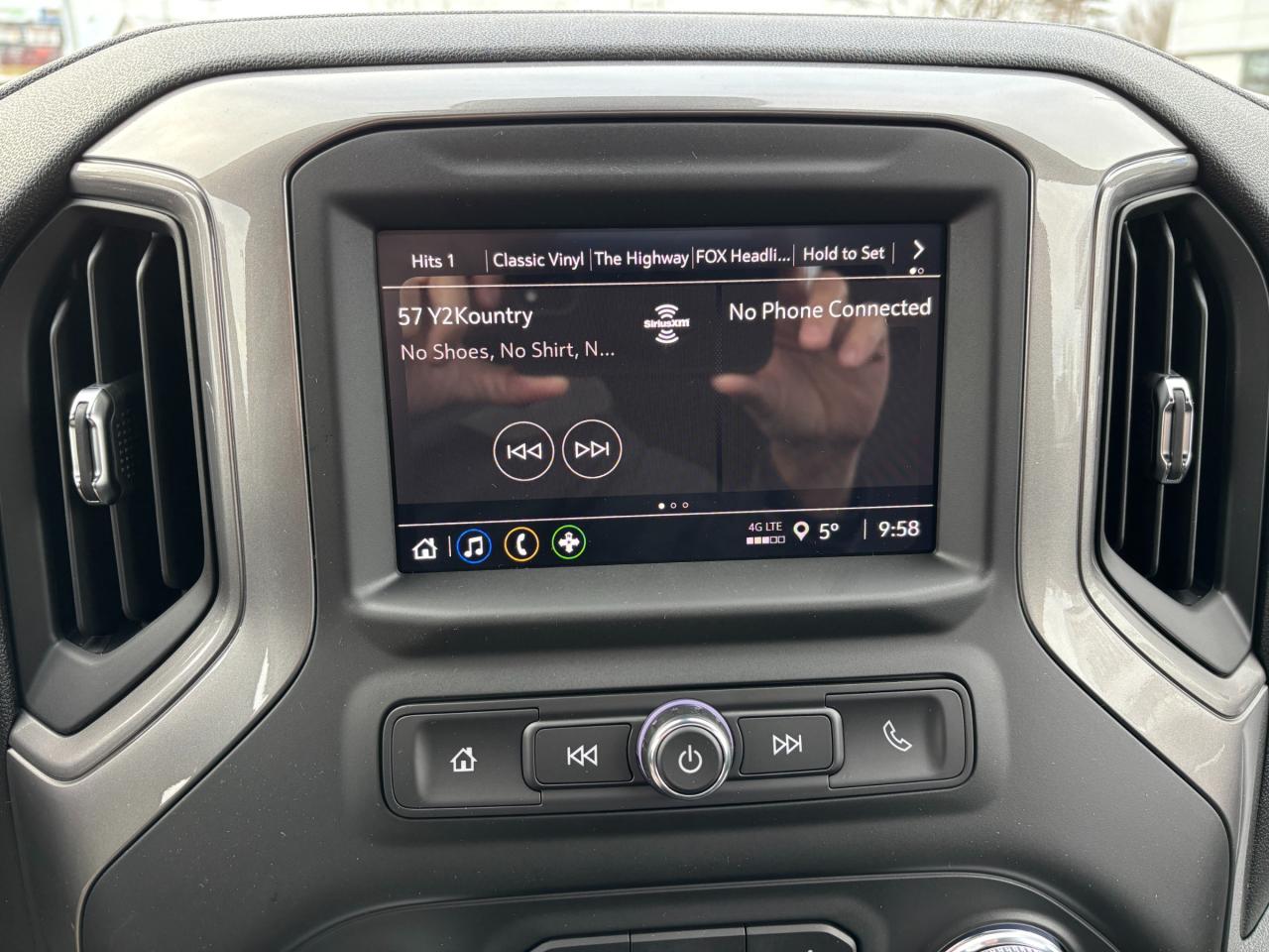 2026 GMC Sierra 3500 HD 2026 GMC Sierra 3500HD Pro Regular Cab 4WD Photo