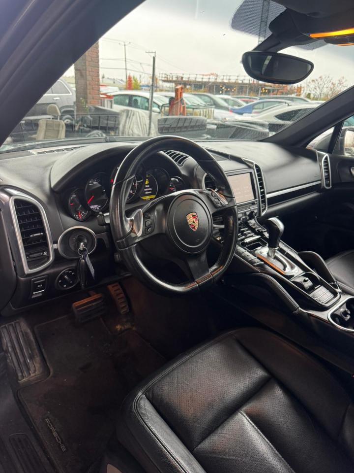 2012 Porsche Cayenne  - Photo #3