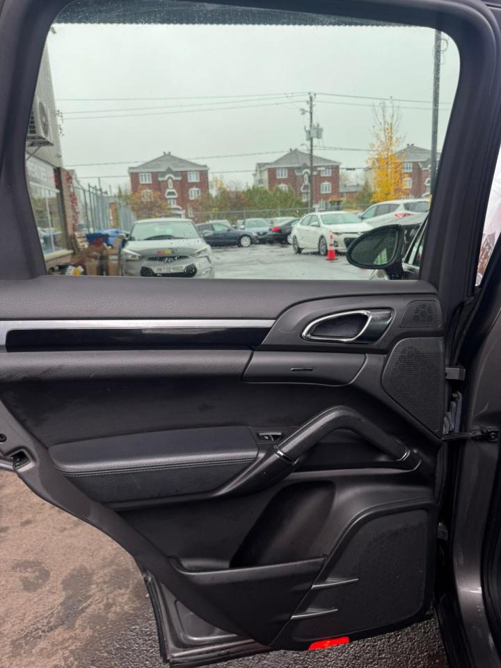 2012 Porsche Cayenne  - Photo #9