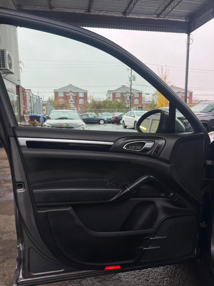 2012 Porsche Cayenne  - Photo #12