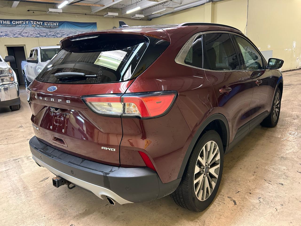 2021 Ford Escape Titanium Photo4