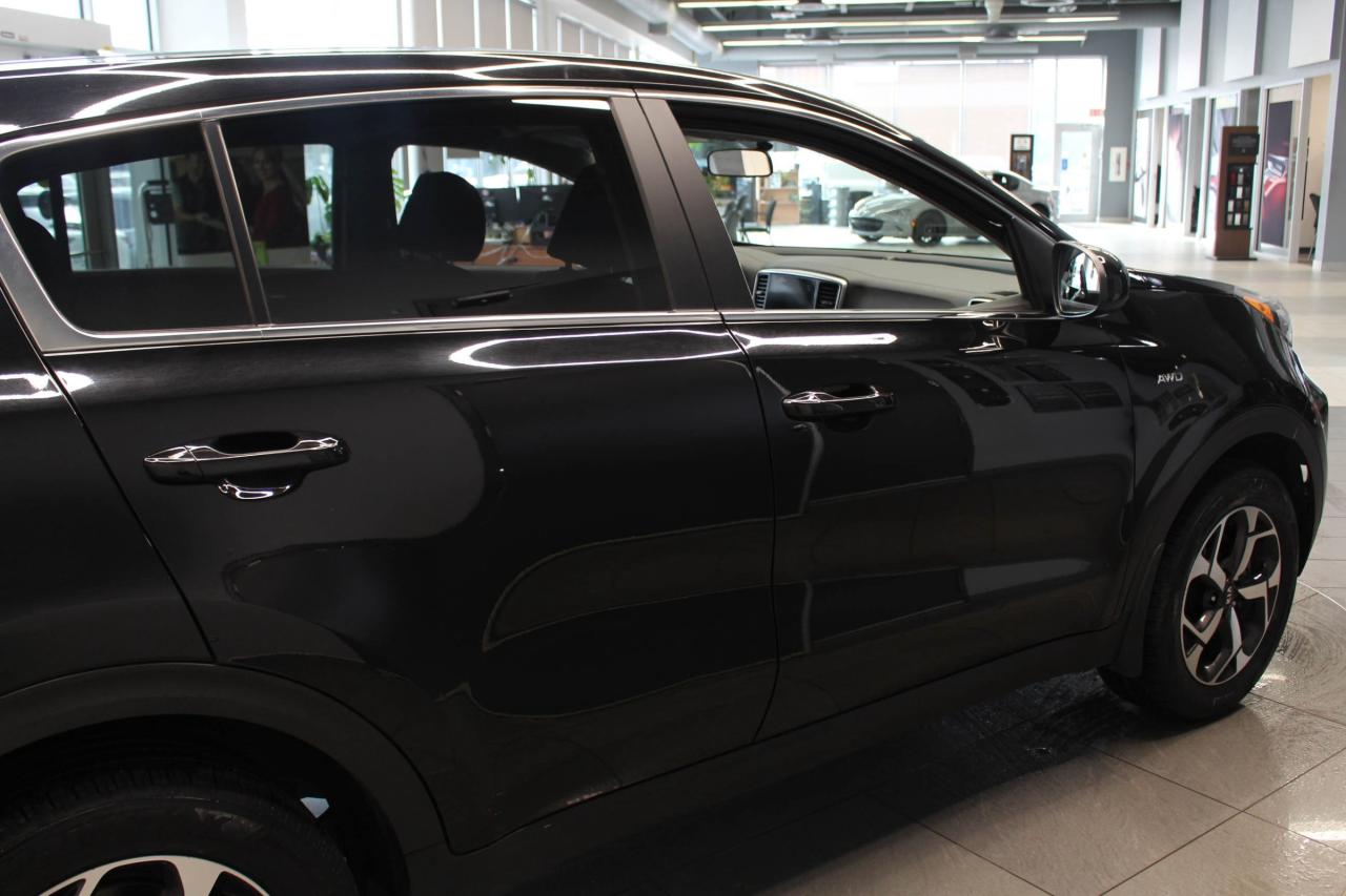 2022 Kia Sportage LX HEATED FRONT SEATS - CLOTH UPHOLSTERY - CLEAN CARFAX! Photo4