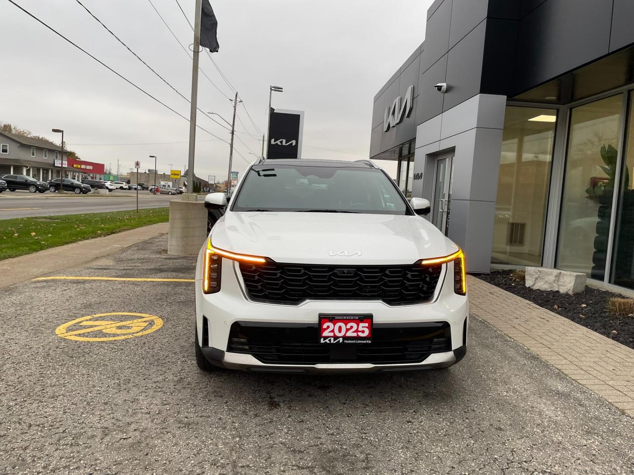 2025 Kia Sorento Plug-In Hybrid SX One Owner | Sunroof | Leather | Navigation | 19" Wheels Photo