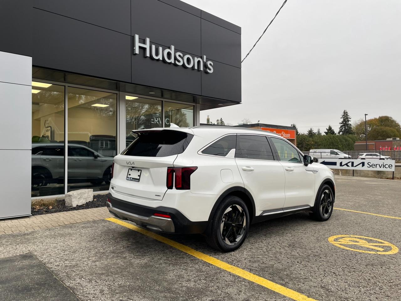 2025 Kia Sorento Plug-In Hybrid SX One Owner | Sunroof | Leather | Navigation | 19" Wheels Photo