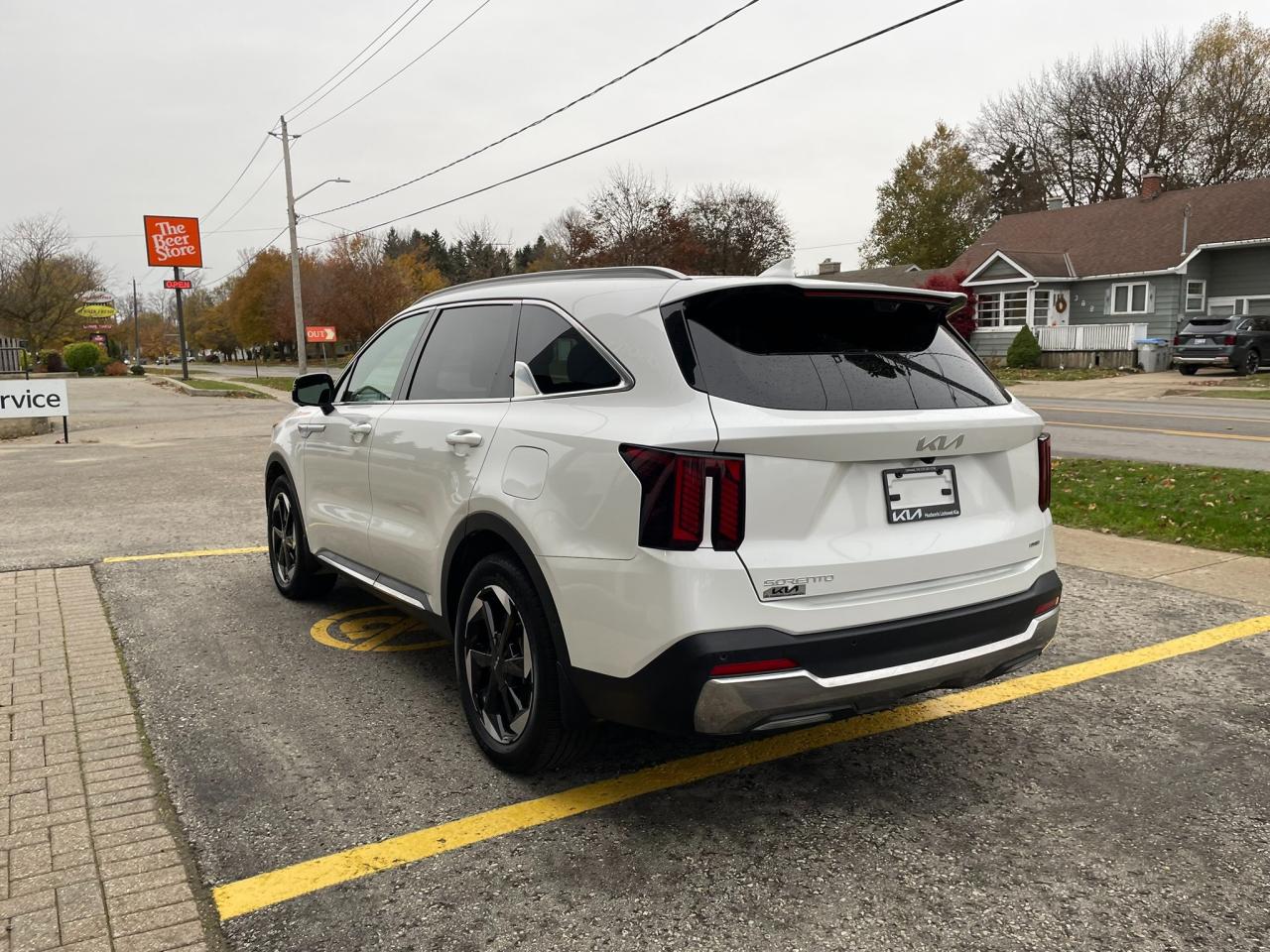 2025 Kia Sorento Plug-In Hybrid SX One Owner | Sunroof | Leather | Navigation | 19" Wheels Photo