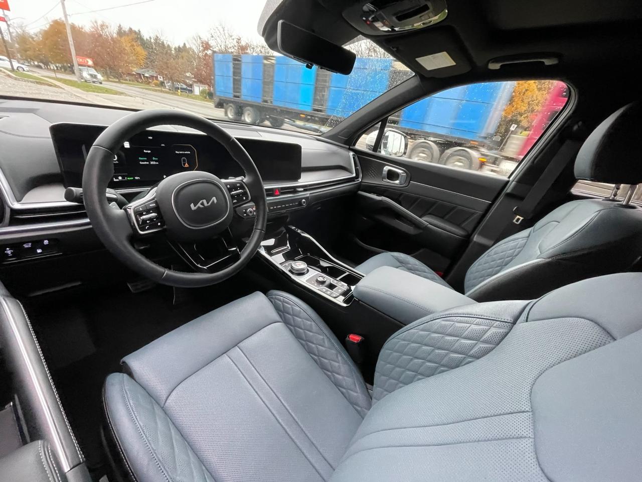 2025 Kia Sorento Plug-In Hybrid SX One Owner | Sunroof | Leather | Navigation | 19" Wheels Photo