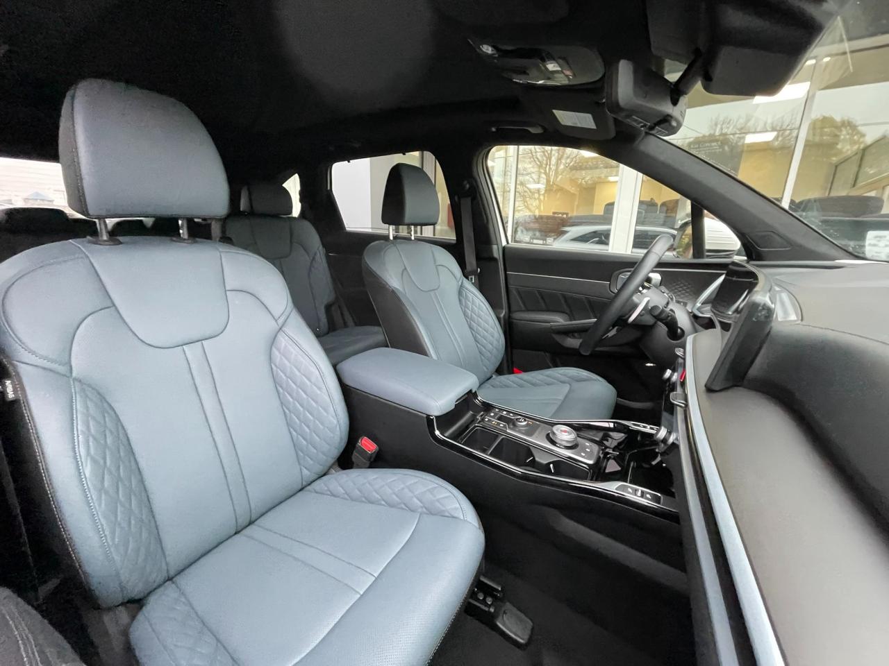 2025 Kia Sorento Plug-In Hybrid SX One Owner | Sunroof | Leather | Navigation | 19" Wheels Photo