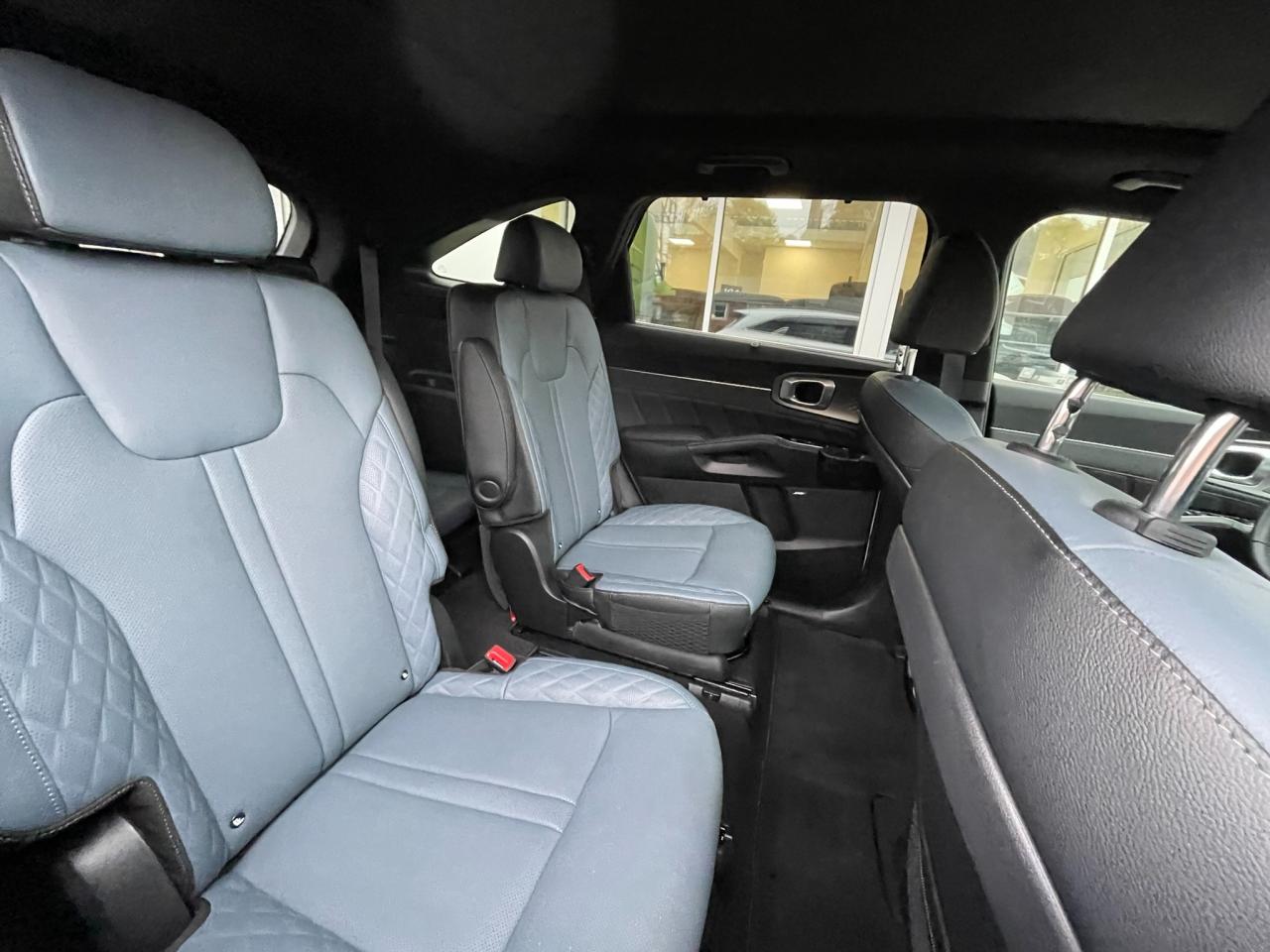 2025 Kia Sorento Plug-In Hybrid SX One Owner | Sunroof | Leather | Navigation | 19" Wheels Photo