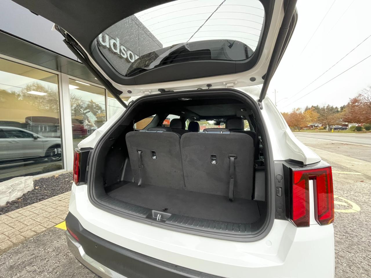 2025 Kia Sorento Plug-In Hybrid SX One Owner | Sunroof | Leather | Navigation | 19" Wheels Photo