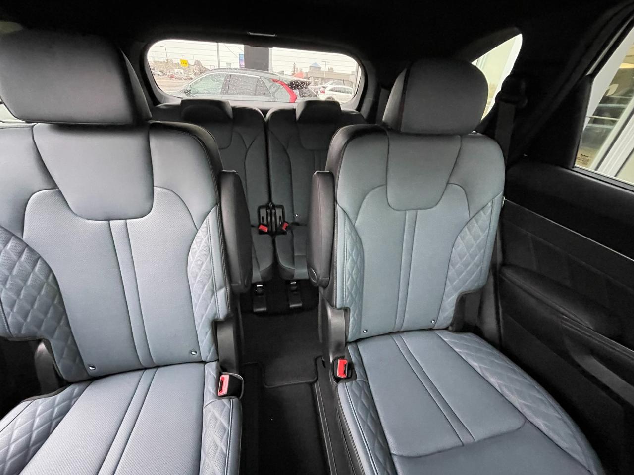 2025 Kia Sorento Plug-In Hybrid SX One Owner | Sunroof | Leather | Navigation | 19" Wheels Photo