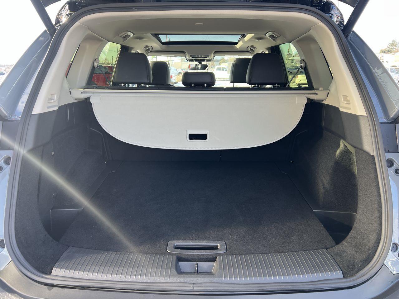 2023 Nissan Rogue SV Midnight Edition AWD, LEATHER HEATED SEATS, MOONROOF, SIRIUS XM, BACK UP CAM!! Photo