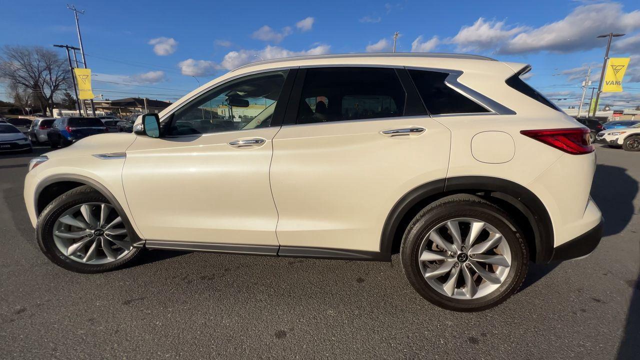 2021 Infiniti QX50 Luxe AWD, MOONROOF, HEATED LEATHER SEATS, POWER LIFTGATE, REMOTE START, BACK UP CAM, CRUISE CONTROL!! Photo