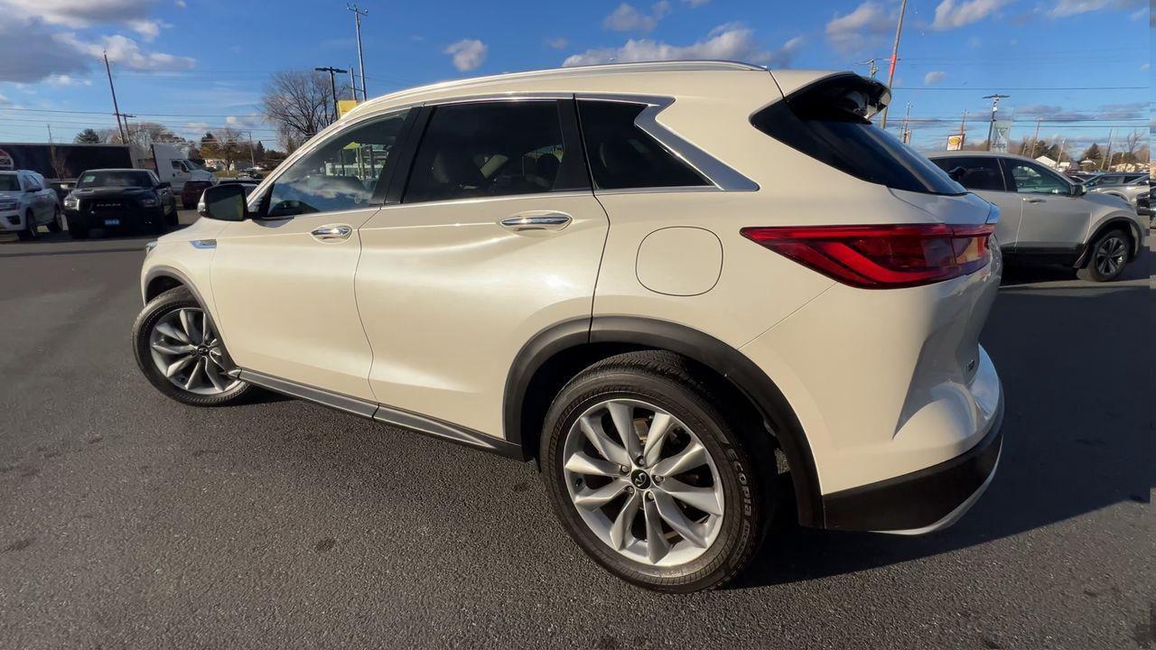 2021 Infiniti QX50 Luxe AWD, MOONROOF, HEATED LEATHER SEATS, POWER LIFTGATE, REMOTE START, BACK UP CAM, CRUISE CONTROL!! Photo