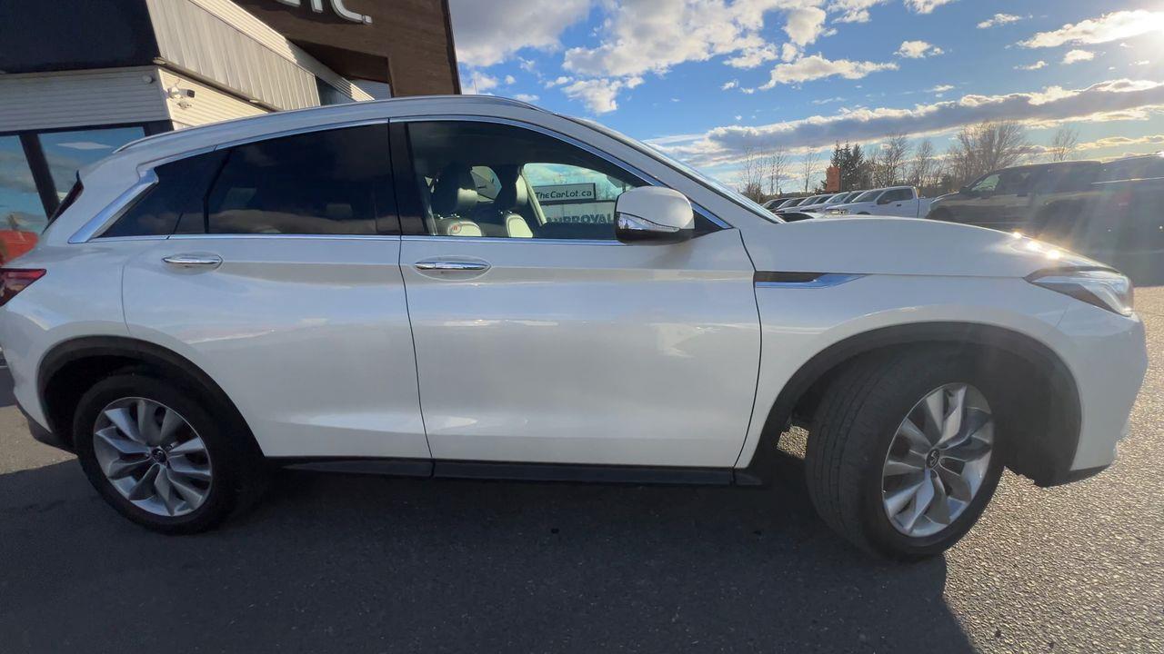 2021 Infiniti QX50 Luxe AWD, MOONROOF, HEATED LEATHER SEATS, POWER LIFTGATE, REMOTE START, BACK UP CAM, CRUISE CONTROL!! Photo